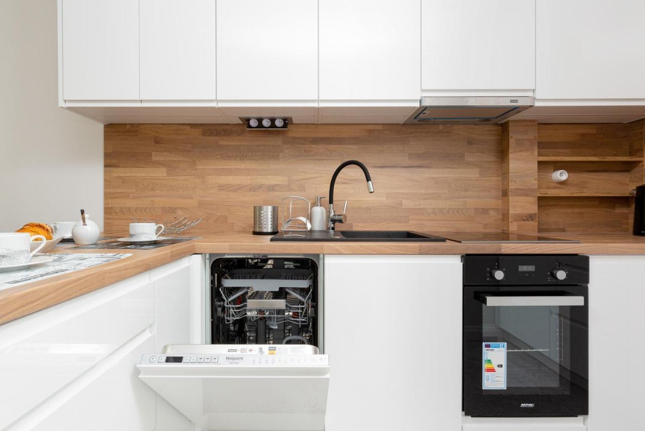 Apartments City Center Ochota By Noclegi Renters Varsavia Esterno foto